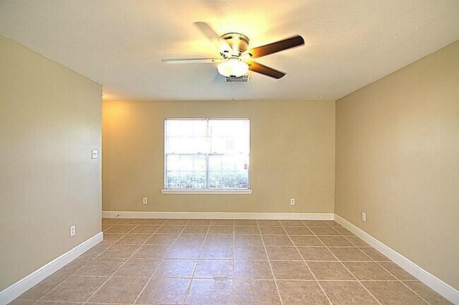 Building Photo - 12306 Greenglen Dr