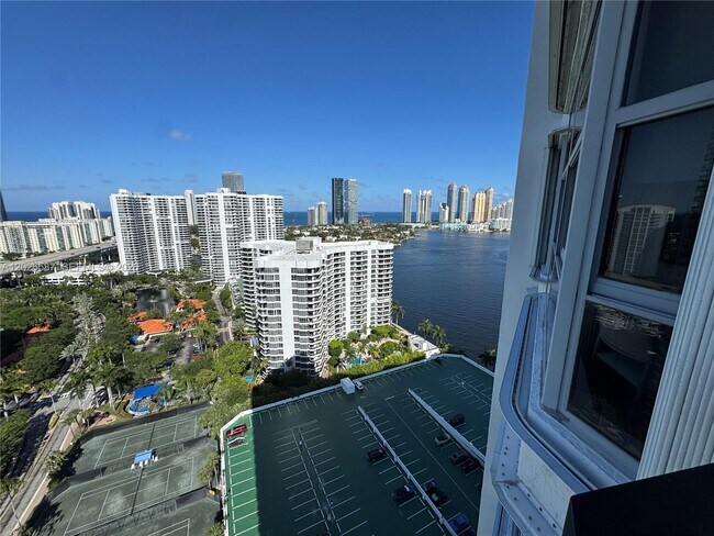 Foto del edificio - 3530 Mystic Pointe Dr