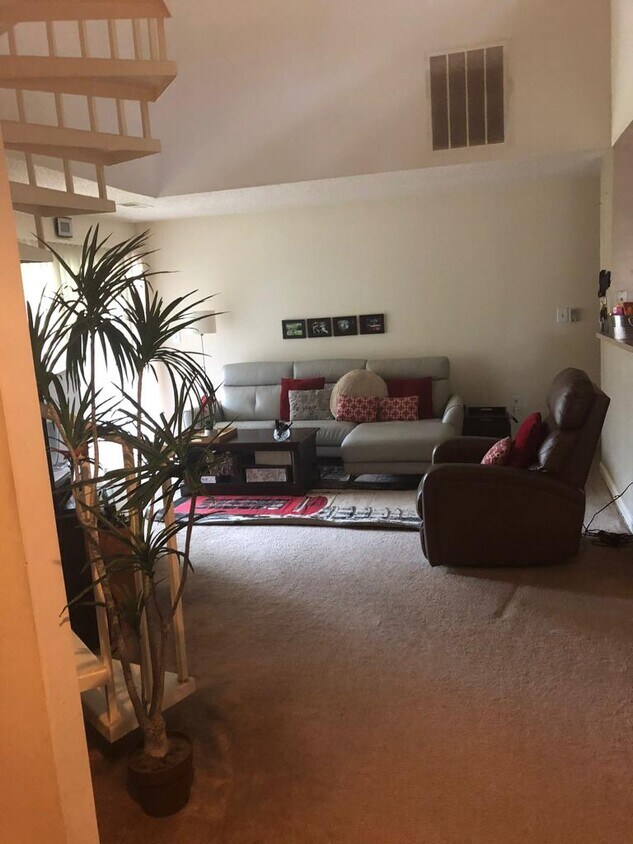 Living - 7708 Arboretum Dr