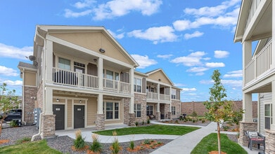 Building Photo - Springs At Eagle Bend