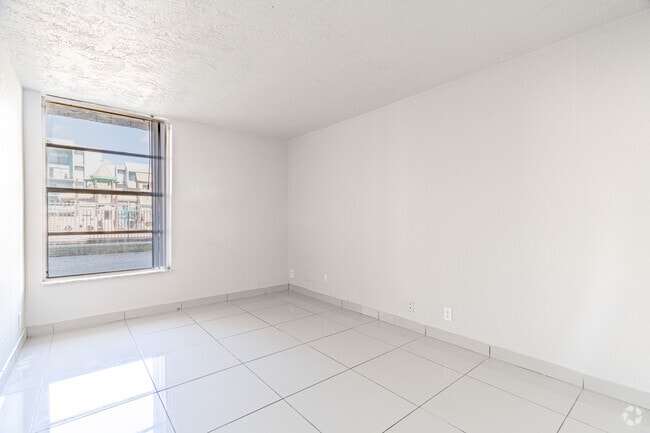 2BR, 1BA - 1,190SF - Windward Vista