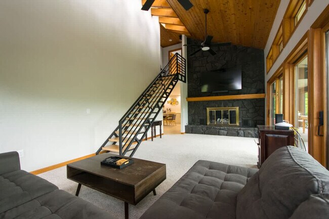 Foto del edificio - 201 Bluebird Ln