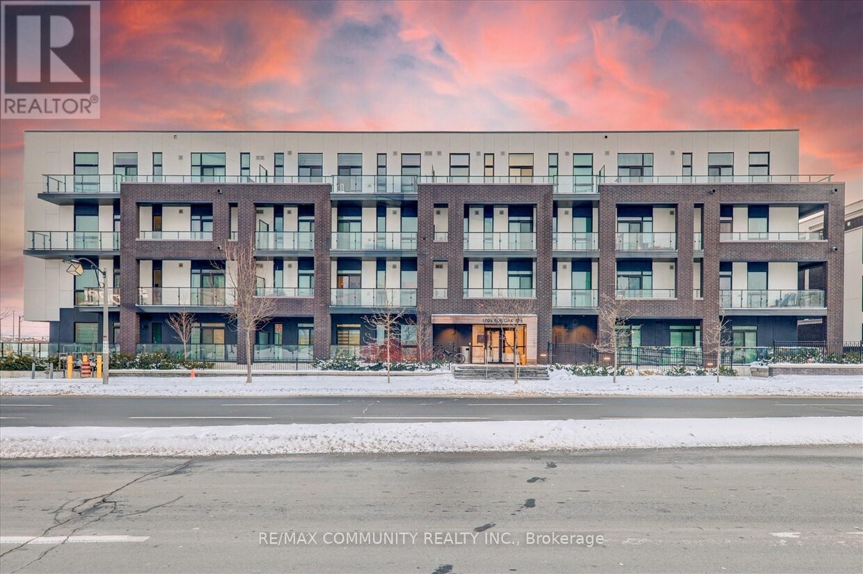Photo principale - 1709-1709 Bur Oak Ave