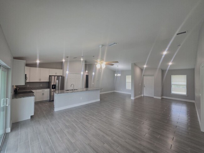 Building Photo - MUST SEE-CUSTOM BUILT-LARGE NEWER CONSTRUT...