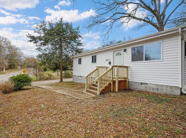 Foto del edificio - 607 N Greensboro St