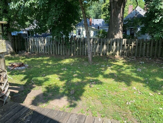 Building Photo - CONTINGENT ON CURRENT TENANTS NOT RENEWING
