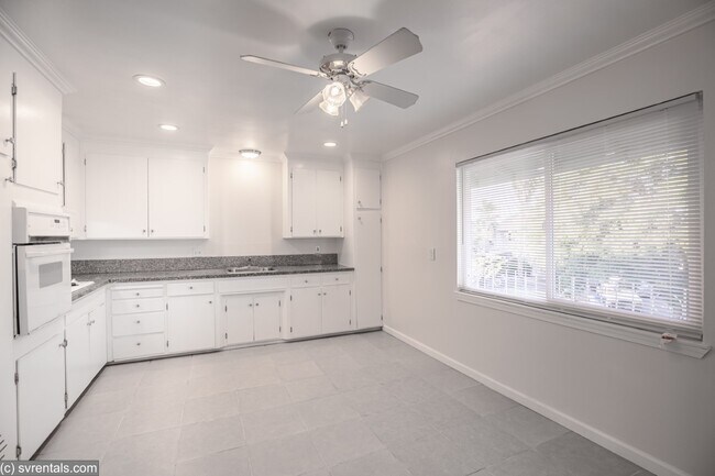 Building Photo - 2250 Tomasina Ct