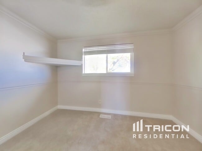 Building Photo - 1370 N 4700 W