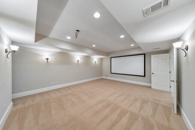 Building Photo - 11180 W Rd