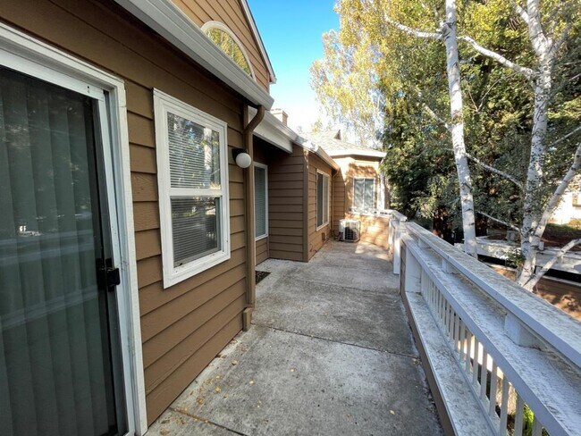 Building Photo - 2546 Alveswood Cir