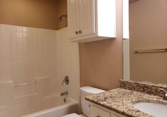 Building Photo - 4013 Stonebridge Dr