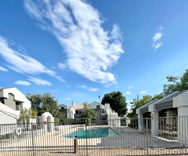 Foto del edificio - 9209 N 59th Ave