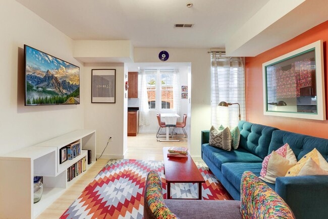 Building Photo - Updated  and Open Plan One Bed/One Bath 16...