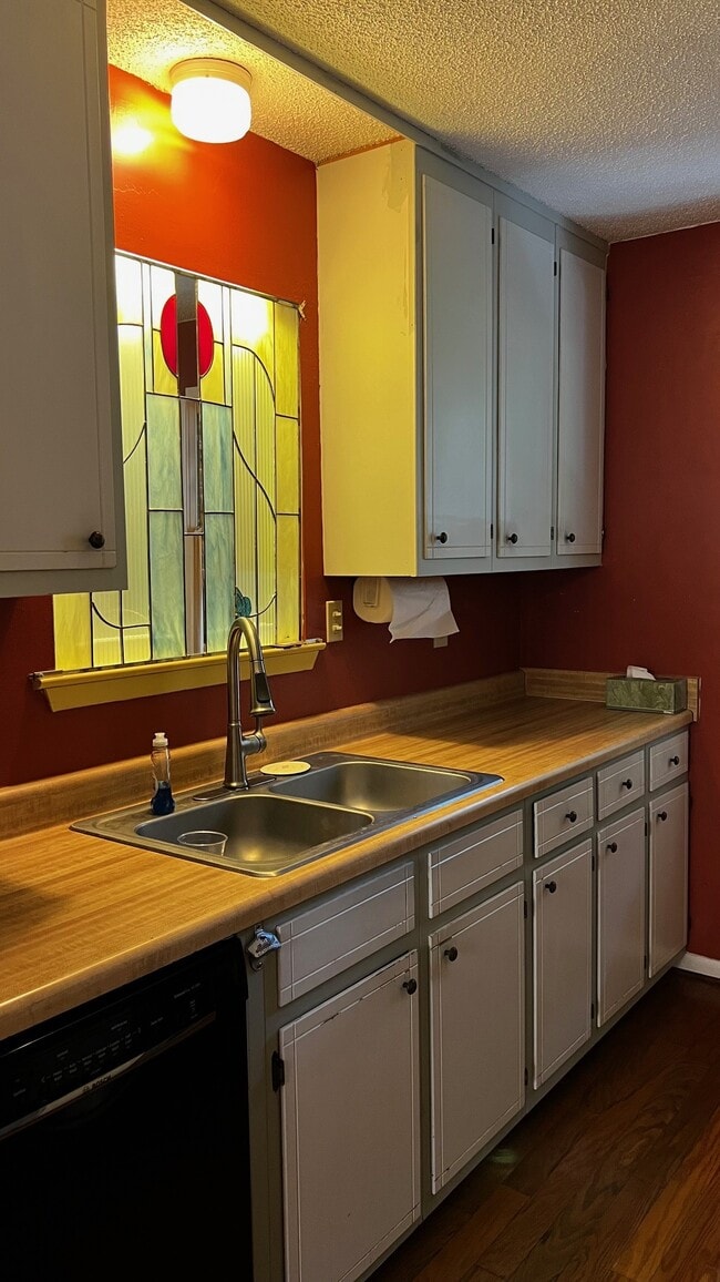 Foto del edificio - 905 Van Ave