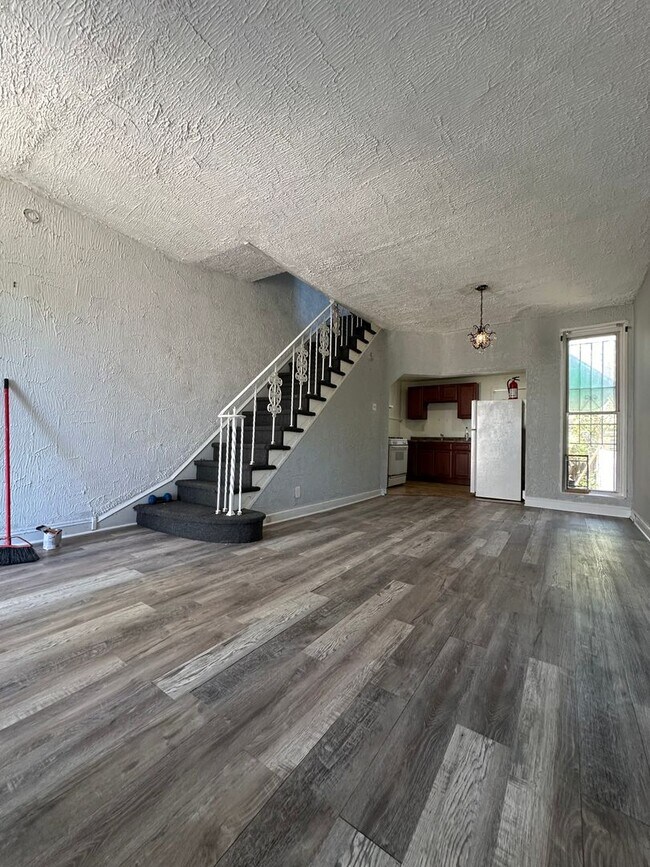 Foto del edificio - BIG TWO BEDROOM HOUSE FOR RENT IN SOUTH WE...