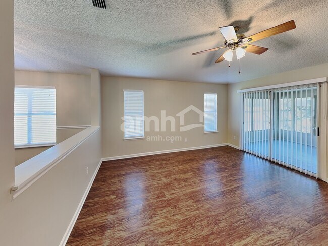 Foto del edificio - 1127 Hidden Cove Cir S