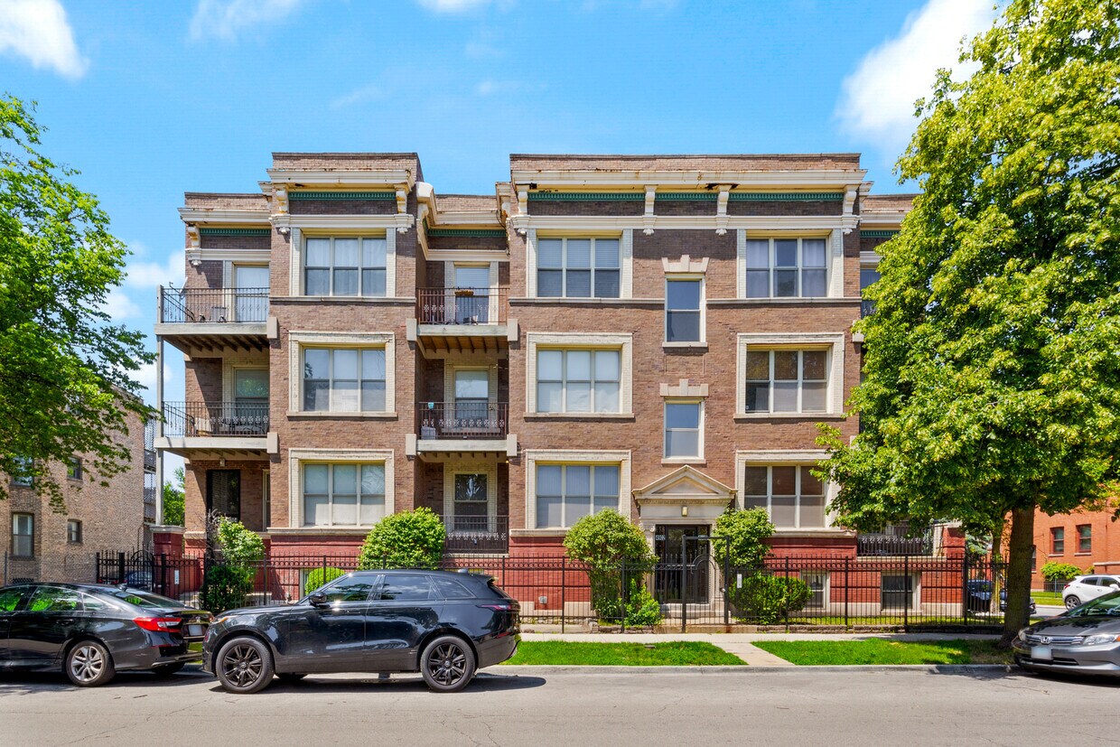 Foto principal - 4902 S Forrestville Ave