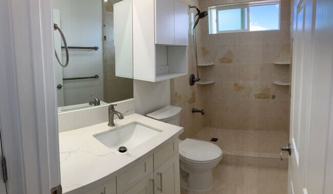 Foto del edificio - 1313 Hala Dr