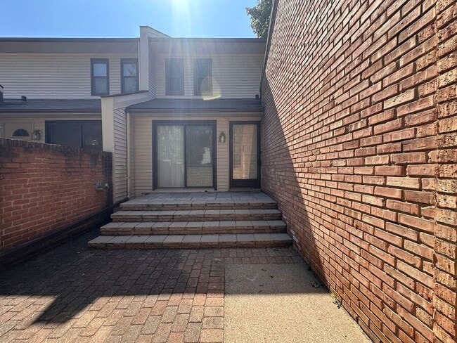 Building Photo - 1024 Willow Grove Ct