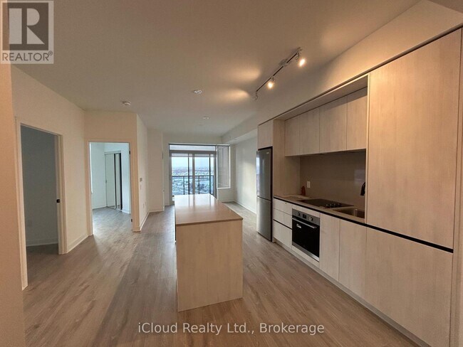 Photo du bâtiment - 2495 Eglinton Ave W