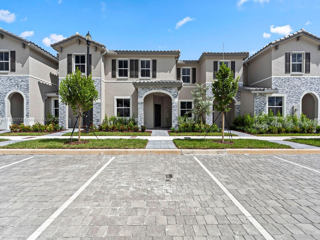 Foto principal - 1525 SE 27th Rd