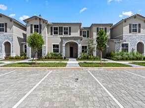 Building Photo - 1525 SE 27th Rd