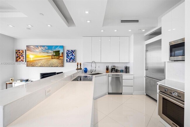 Foto del edificio - 4779 Collins Ave