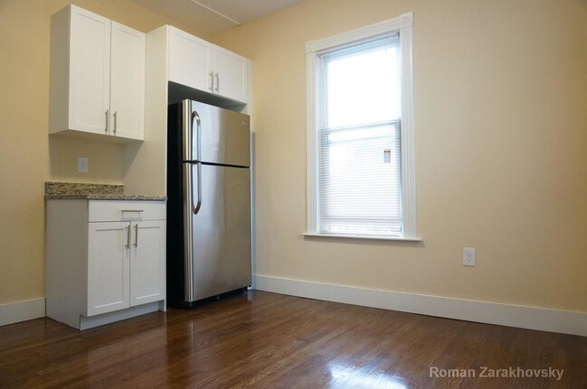 Building Photo - 272 Highland Ave