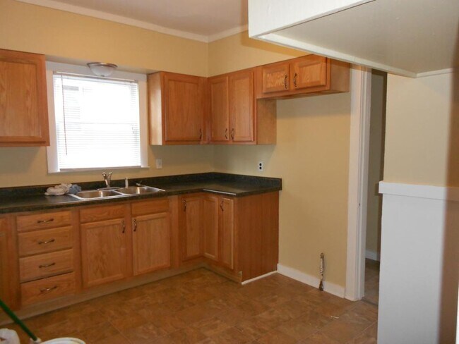 KITCHEN - 1027 Underwood Ave SE