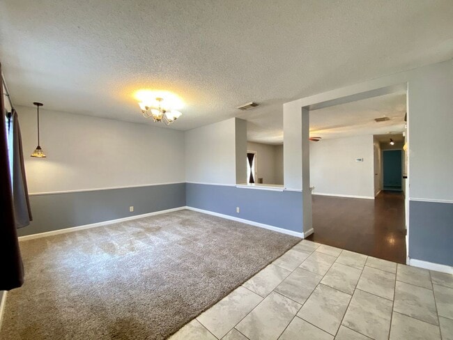 Building Photo - 9814 Echo Plain Dr