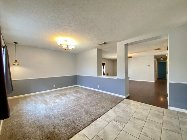 Foto del edificio - 9814 Echo Plain Dr