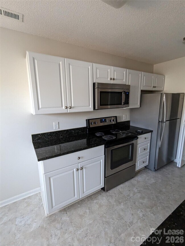 Foto del edificio - 72 Windwood Dr
