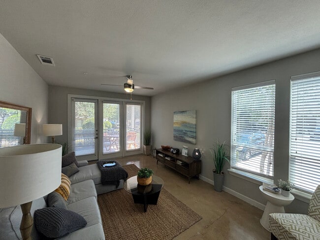 Building Photo - 4300 Cromwell Dr