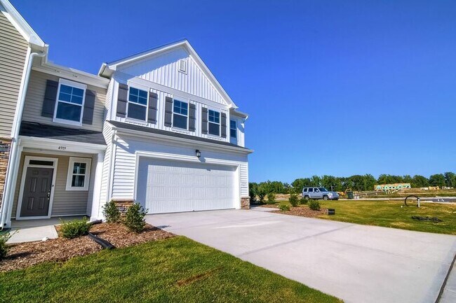 Building Photo - 4921 Oolite St