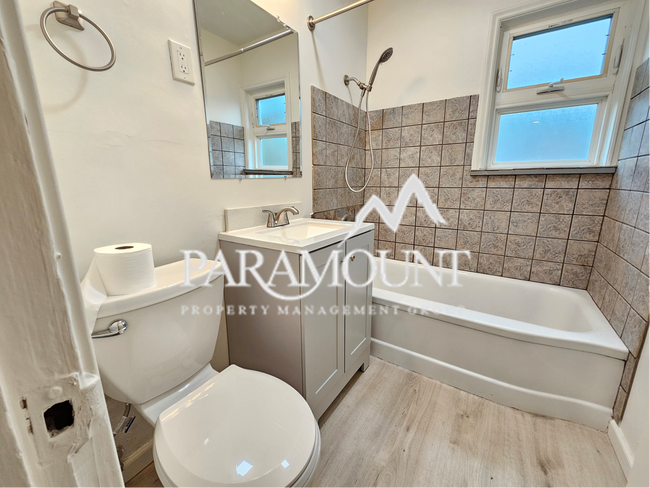 Building Photo - Newly Remodeled 1 Bedroom in a Great Locat...