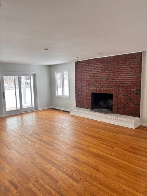 Foto del edificio - 330 E River Rd