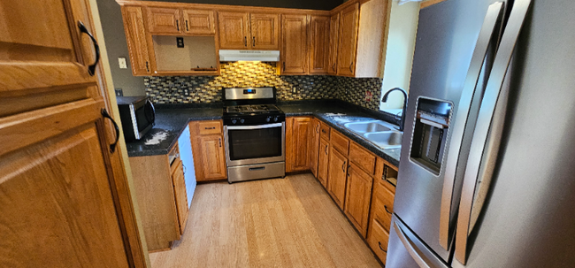 Building Photo - 9349 Country Ln
