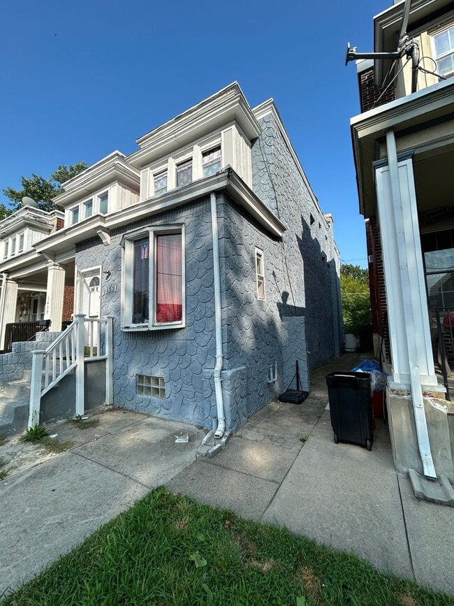 Building Photo - Amazing 3 beds 1bath FULLY ELECTRIC HOUSE
