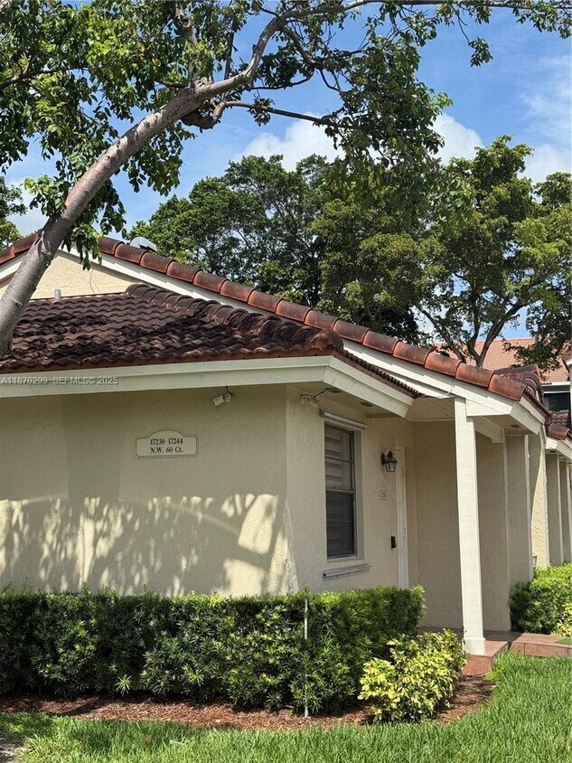 Foto principal - 17230 NW 60th Ct