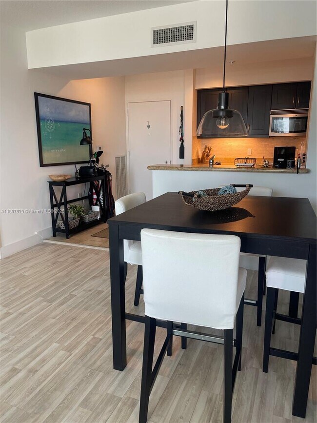 Foto del edificio - 1755 E Hallandale Beach Blvd