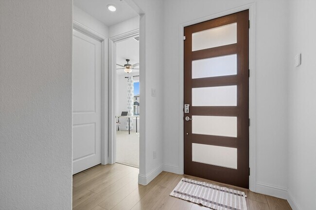 Foto del edificio - 1708 Nightshade Ln
