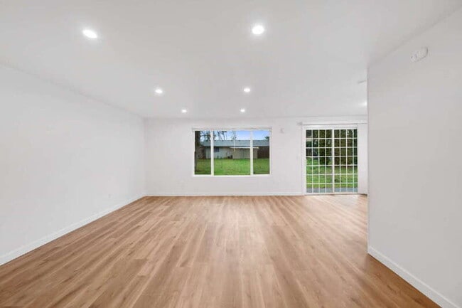 Building Photo - 9727 5th St NE