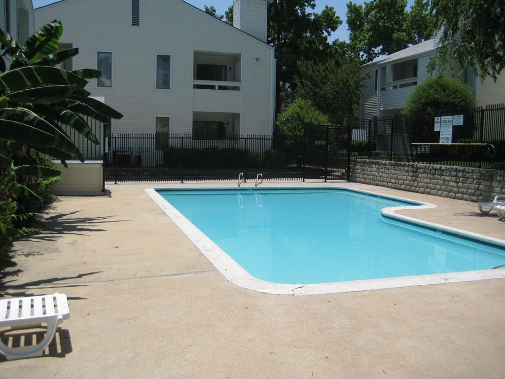 Foto del edificio - 7431 Holly Hill Dr