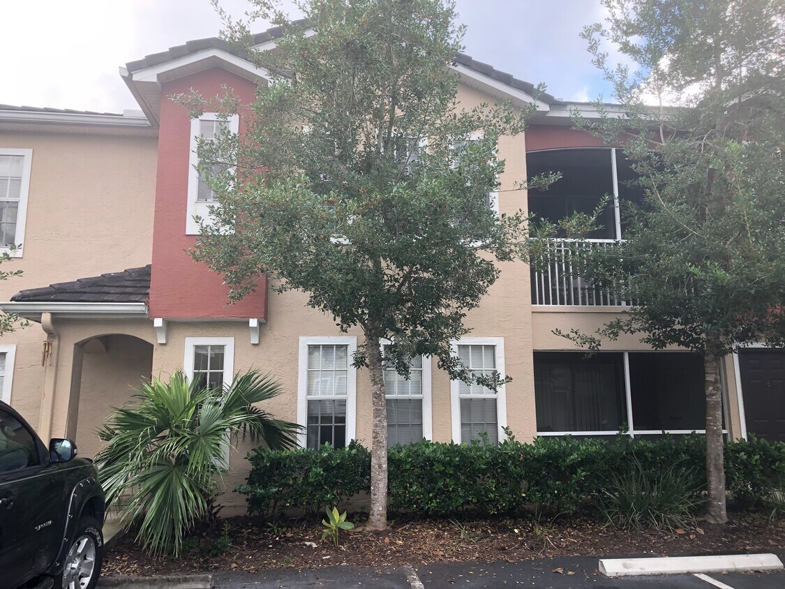 Foto principal - 10075 Gate Pkwy N