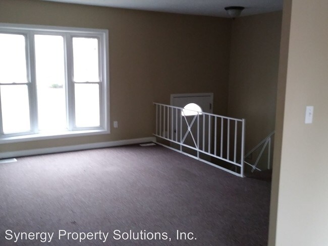 Building Photo - 2036 Willowood Dr N