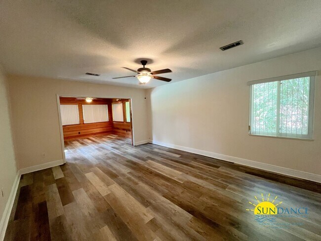 Foto del edificio - Great 3 Bedroom Home with In-Ground Pool