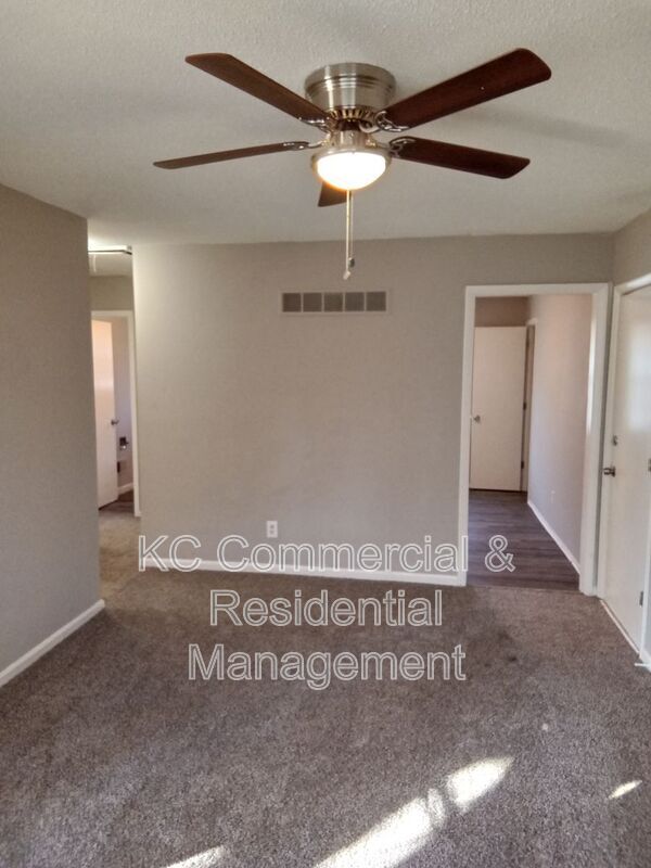 Foto del edificio - 5042 N Topping Ave