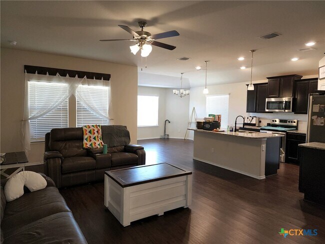 Foto del edificio - 210 Highmore Ct