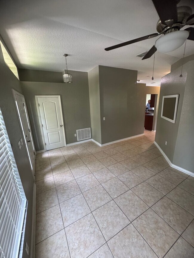 Foto del edificio - Central Lakeland 3bedroom 2 bath!