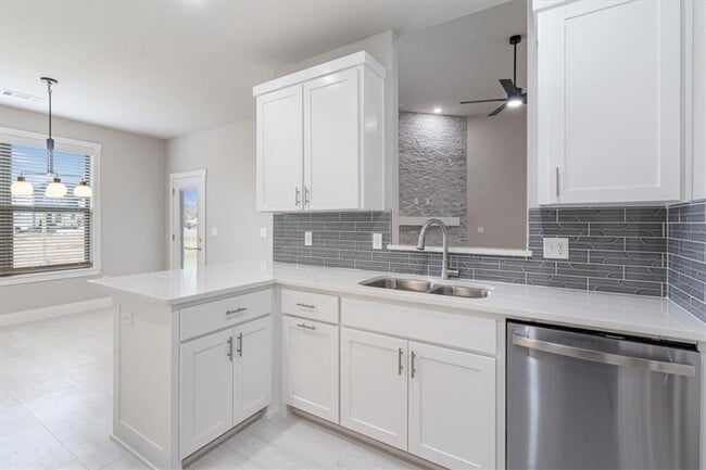 Building Photo - 6911 Orange Ave